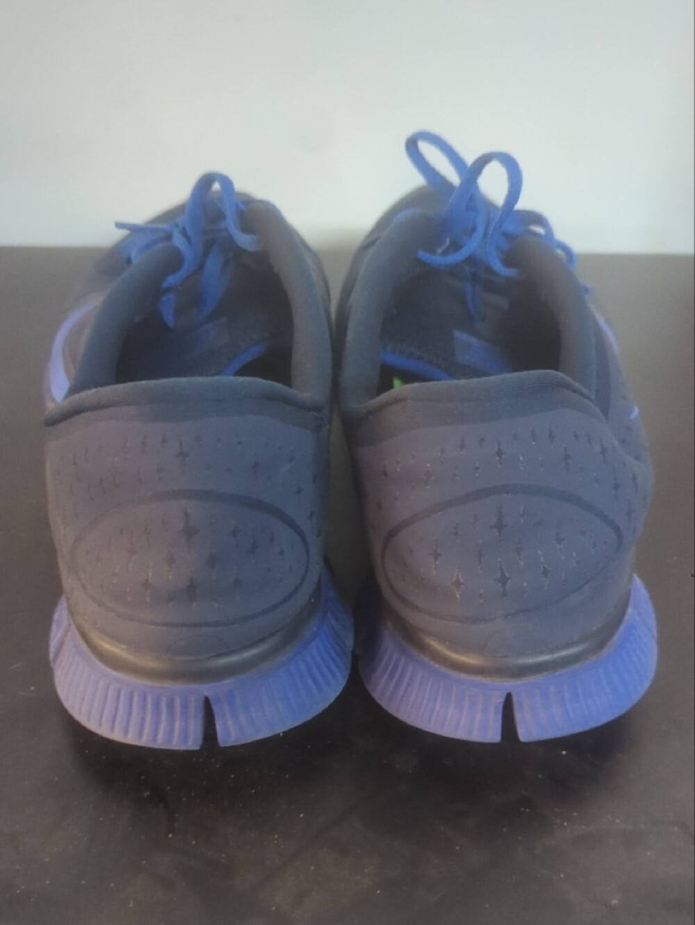 Nike Navy and Royal Blue Athletic Sneakers Size 13 - Picture 2 of 4